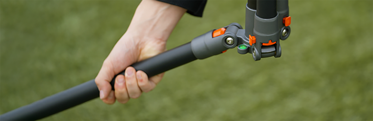 Extend the tripod legs